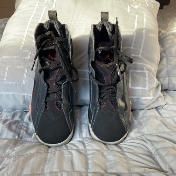 Black and red Jordan’s - Picture 3 of 5